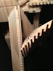 Dense lines refract when entering the hollow space forming new slender lines. It is all about angles. Refraction creates angles. Angles are everywhere. Refraction can produce dierent experiences within the site. Closely organized lines change direction when they enter the space at an angle. The space is created by parallel lines and holes inside: the space is hollow. When the dense lines refract, new lines appear. Dense becomes slender. The space that the lines enter changes the nature of the line. Lines come from almost every direction. Angles meet each other making it impossible to know your next step. The bottom dense part can be separated into six parts. Those six parts are assembled together by dense lines forming bridges.The use of joints in the bottom solid block creates those bridges.